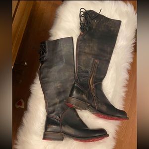 Bed|Stu Manchester boots.
